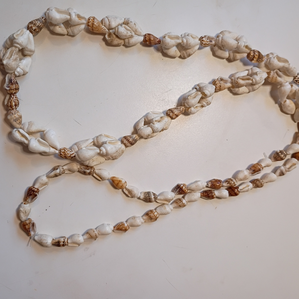 Shell Beaded Necklace - Picture 2 of 10